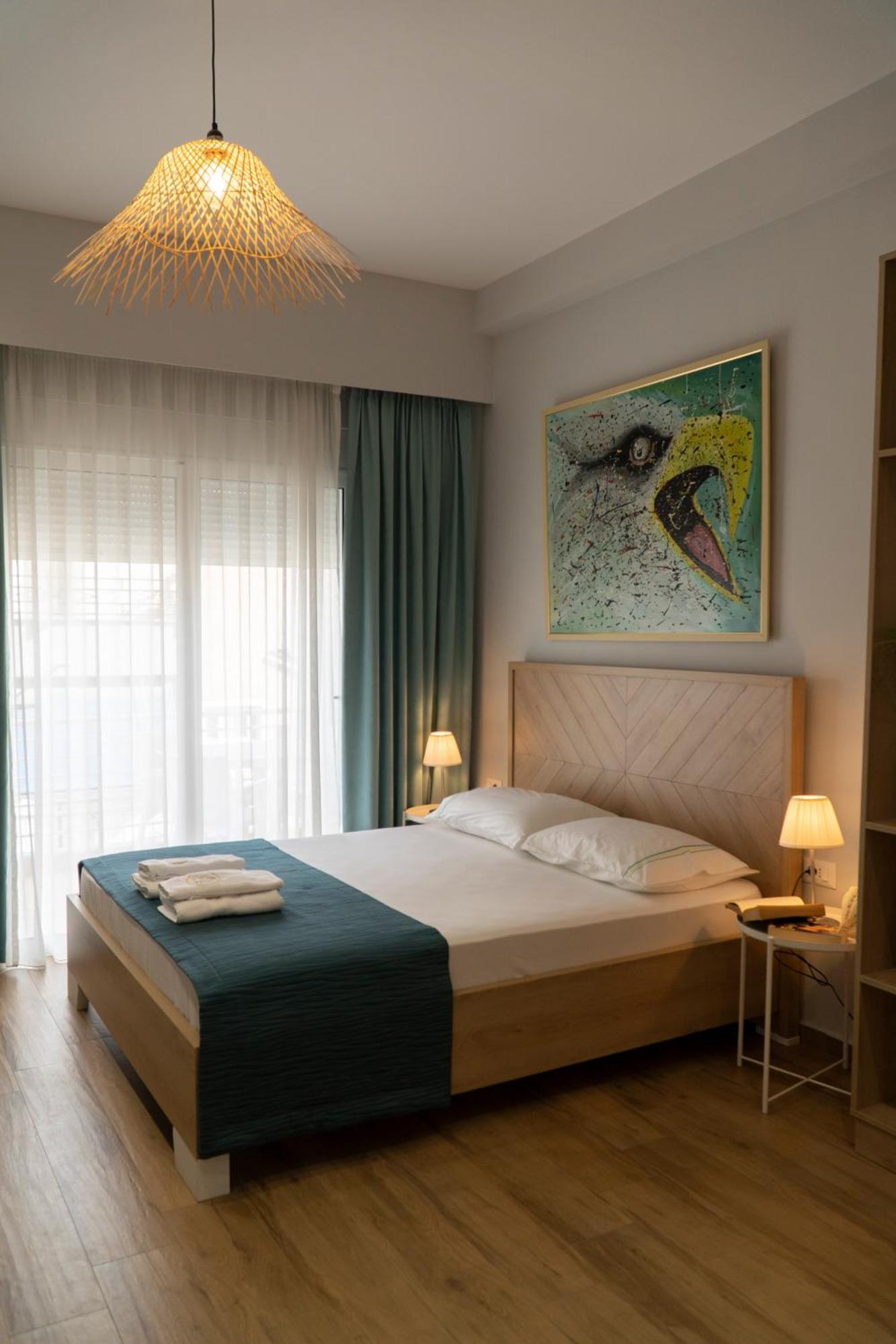 Oyster * Sarandë